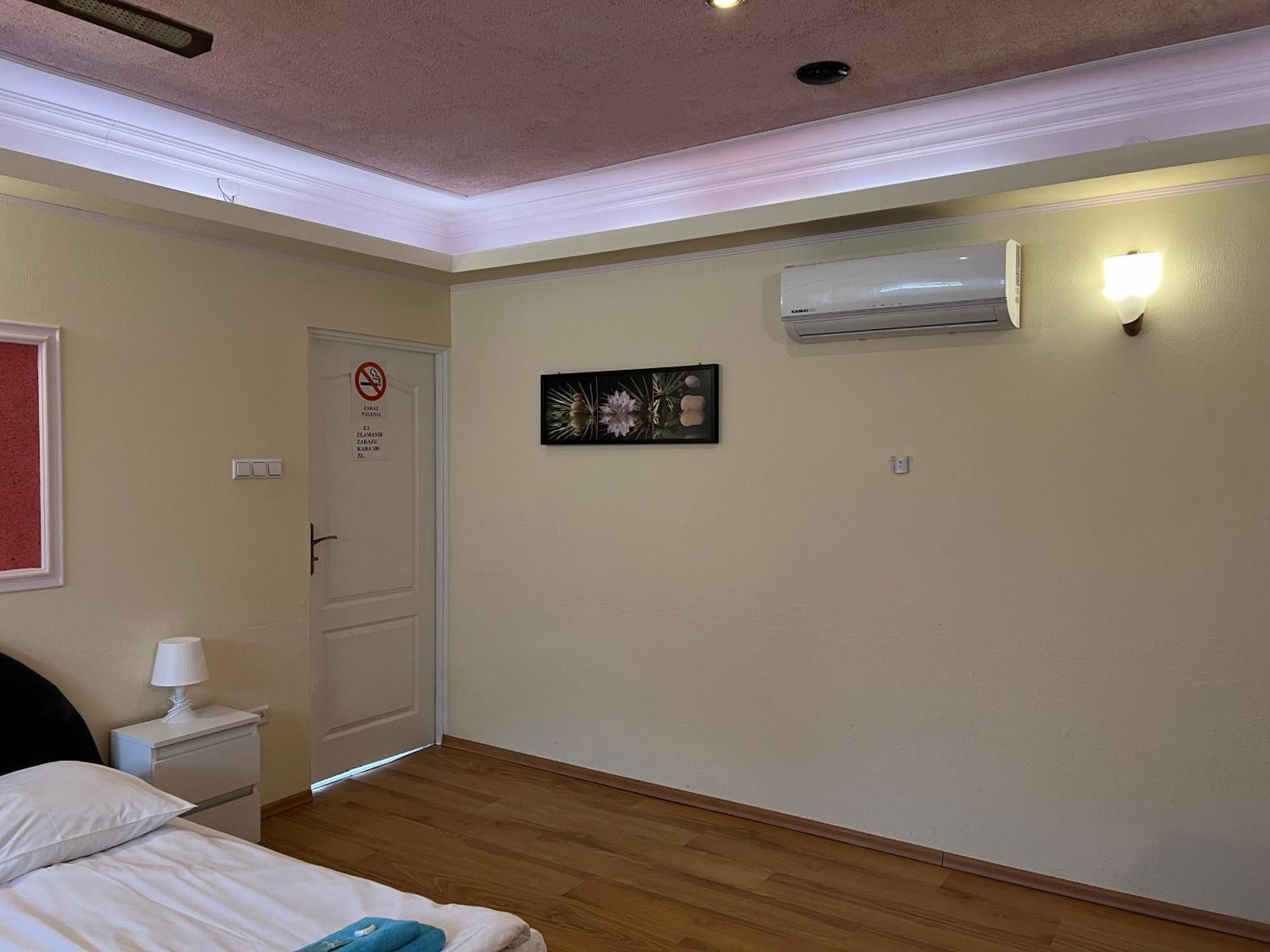 ETNA - Hostel -Noclegi Rzeszów Kültér fotó