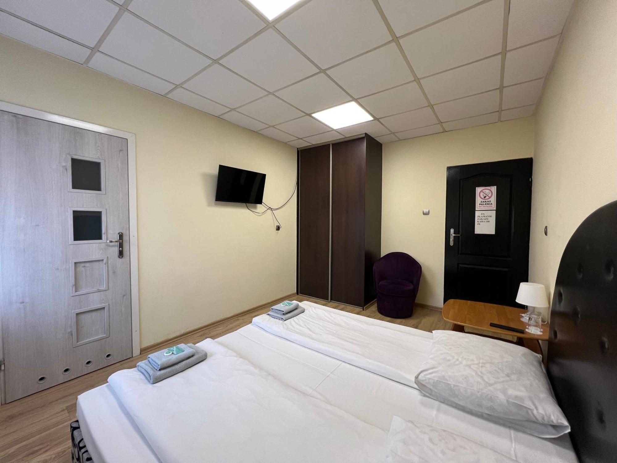ETNA - Hostel -Noclegi Rzeszów Kültér fotó