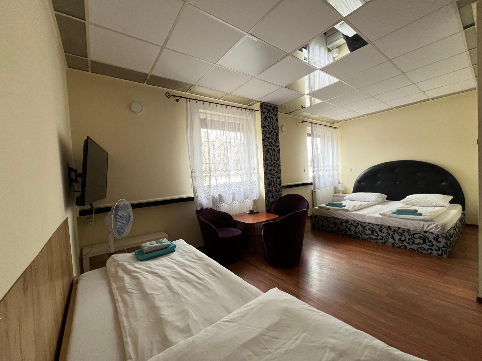 ETNA - Hostel -Noclegi Rzeszów Kültér fotó