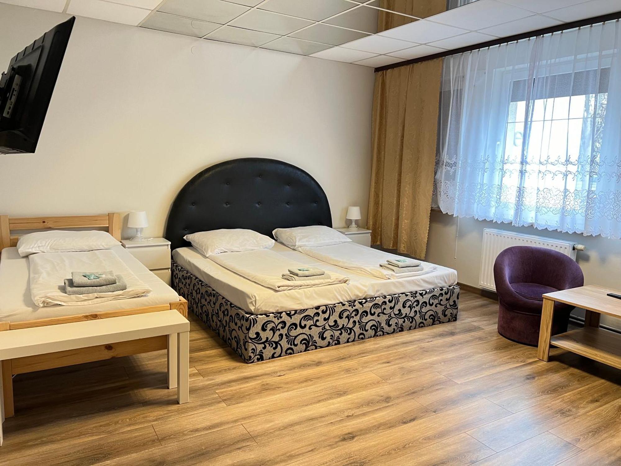 ETNA - Hostel -Noclegi Rzeszów Kültér fotó