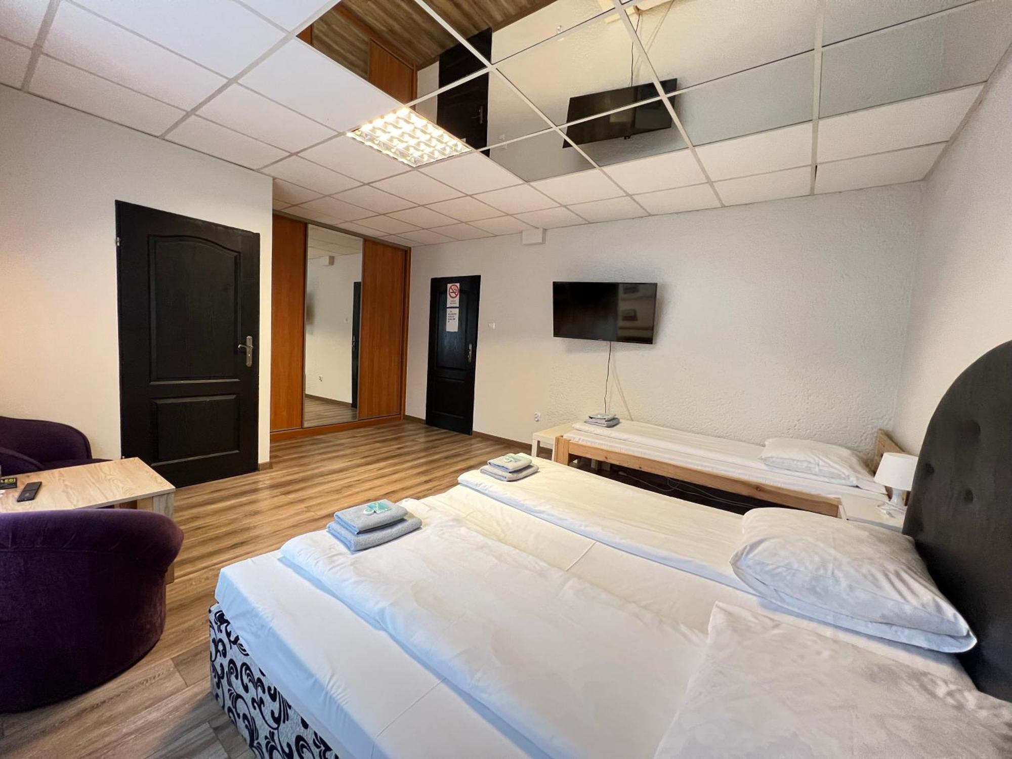 ETNA - Hostel -Noclegi Rzeszów Kültér fotó
