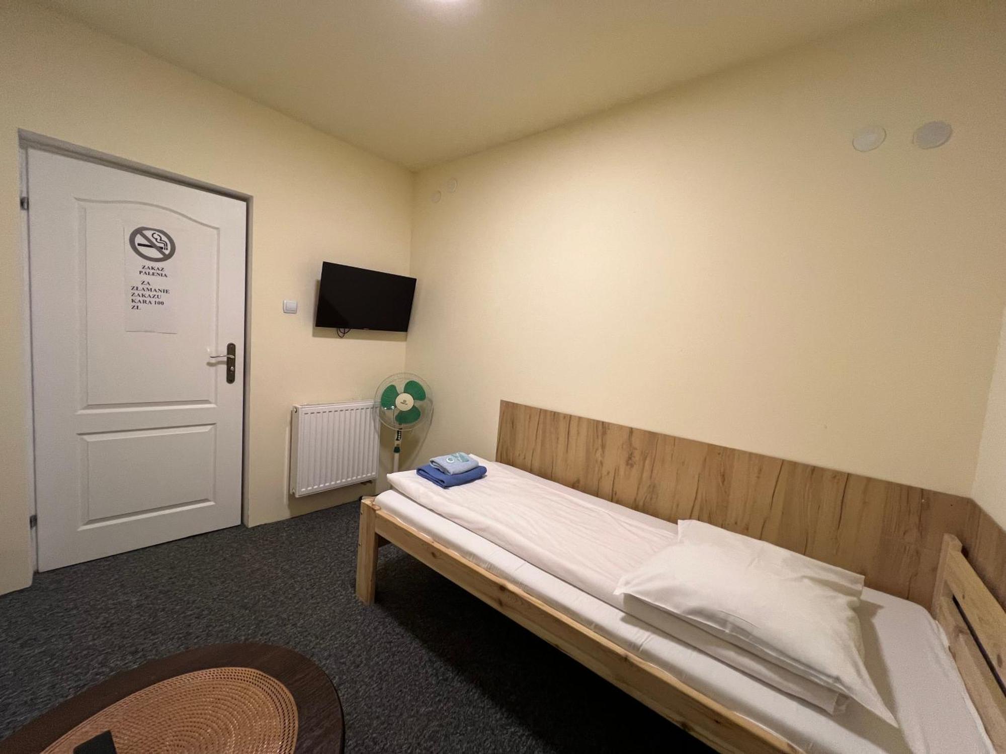 ETNA - Hostel -Noclegi Rzeszów Kültér fotó