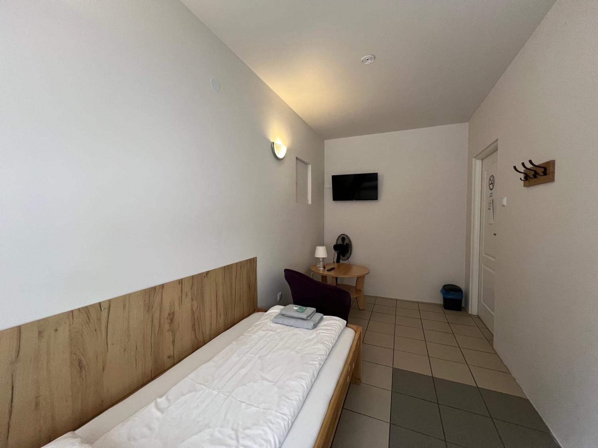 ETNA - Hostel -Noclegi Rzeszów Kültér fotó