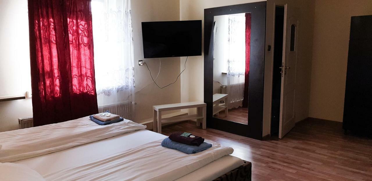 ETNA - Hostel -Noclegi Rzeszów Kültér fotó